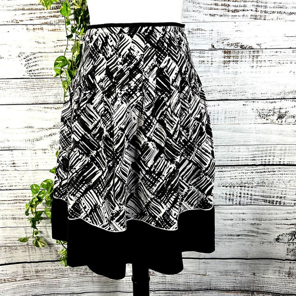 Talbots Skirt 6 Petite Black White Silk Pleated Knee Modest Career Wedding Slim - Picture 1 of 10